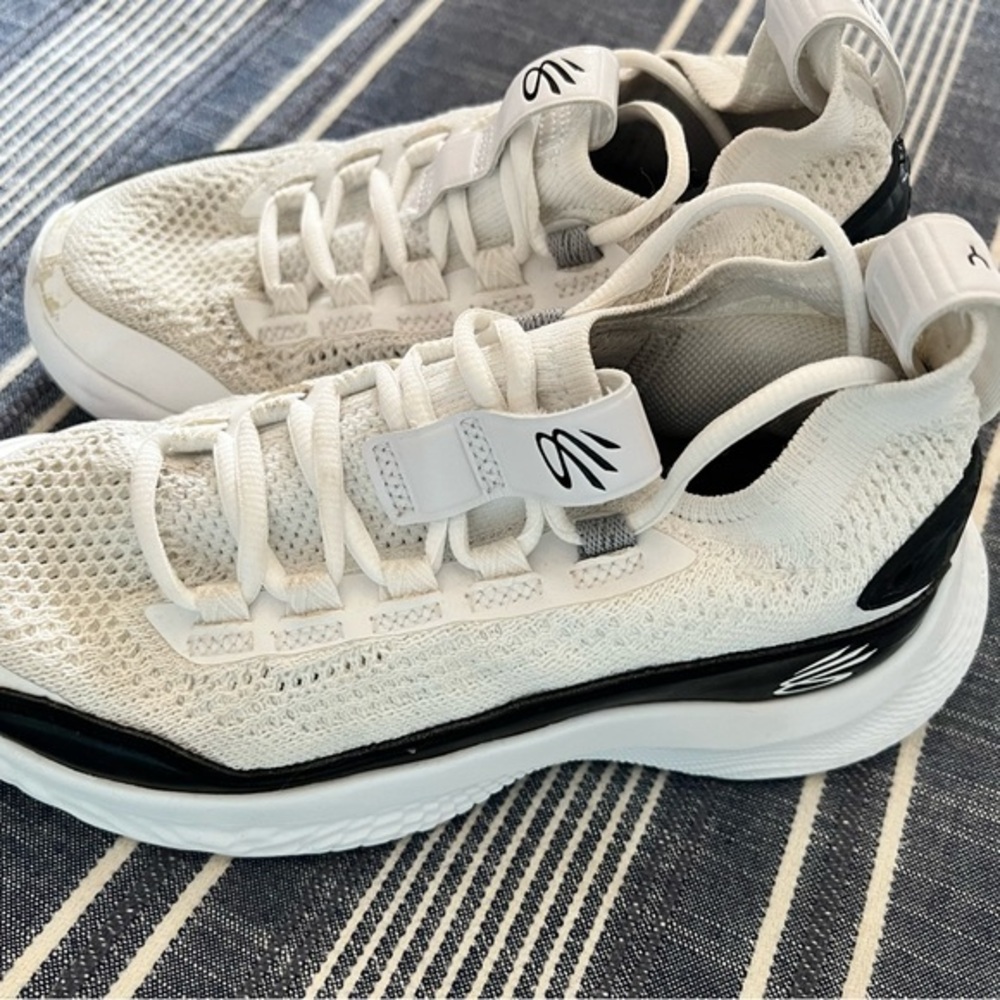 Under Armour Curry high top basketball shoes. Youth boys size 5.5. White/black